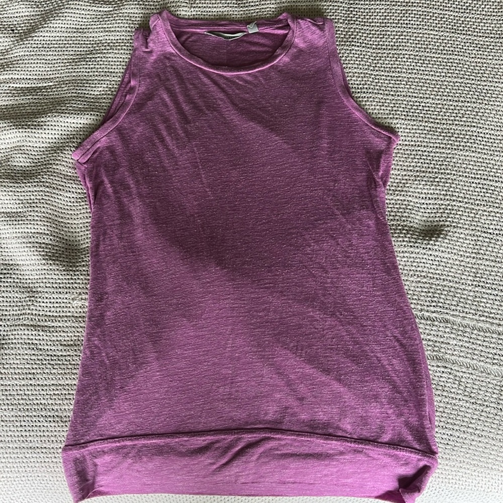 Women’s extra extra small Athleta workout tank with open back detailing